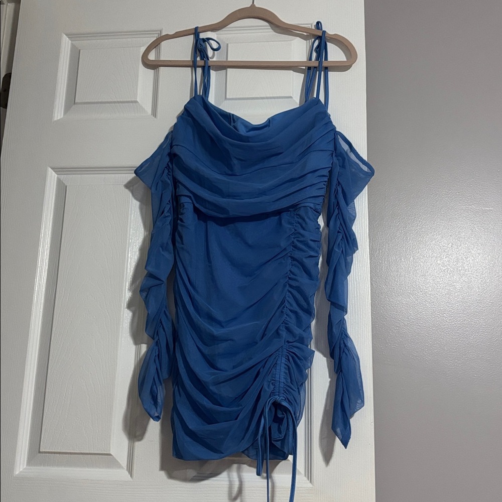 Blue dress with sleeve